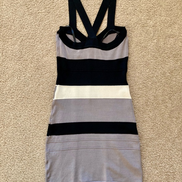 Elegant Black and Beige Color Block Dress - Picture 3 of 4